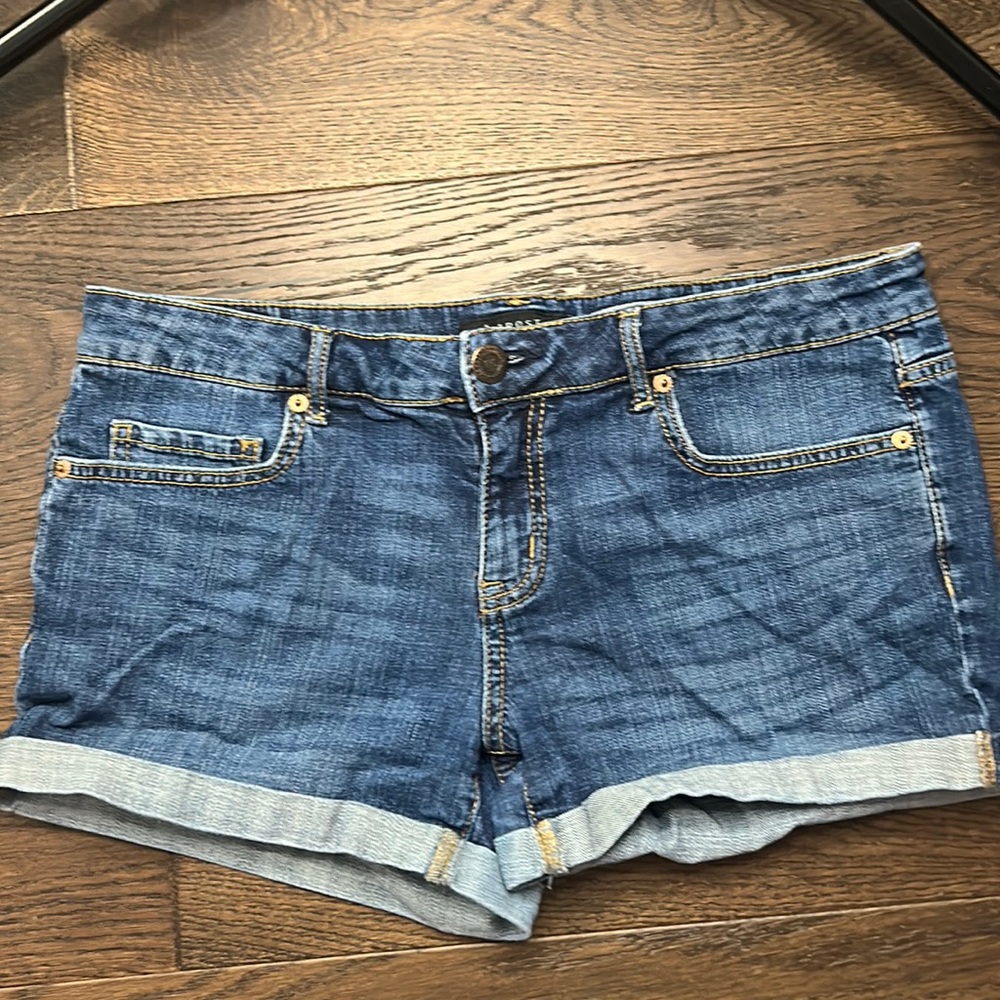 Aero Midi Shorts